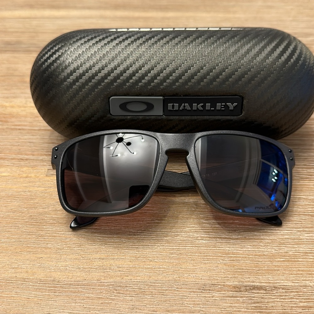 Used - Men’s Oakley Holbrook Sunglasses.